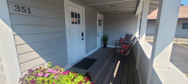 Building Photo - 351 N Main St