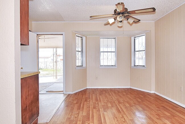 Building Photo - 11473 Jim Ferriell Dr