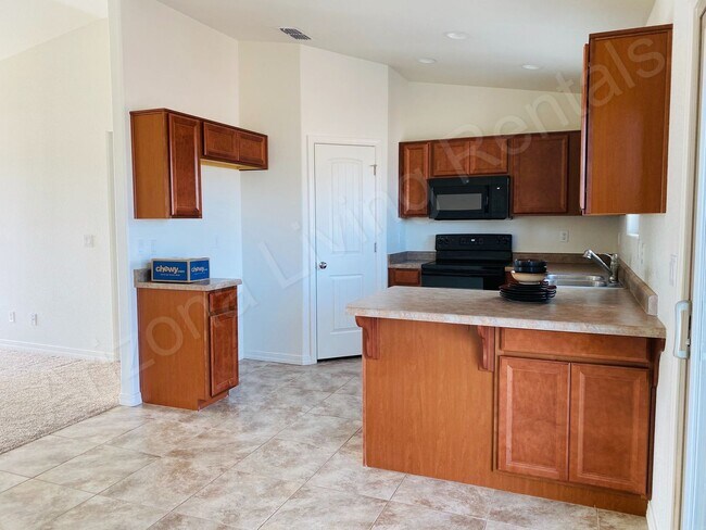 Building Photo - BEAUTIFUL 3 BEDROOM 2 CAR GARAGE HOME