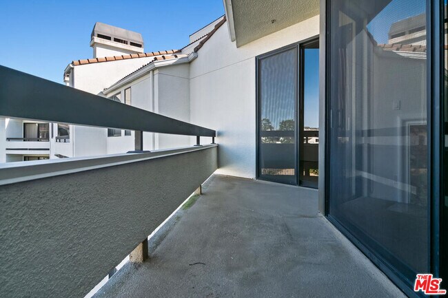 Building Photo - 2102 Century Park Ln