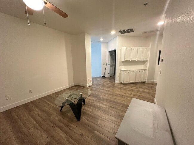 Building Photo - 5701 W Country Ave