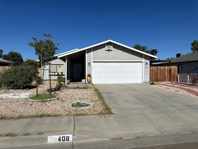 Primary Photo - 3 bed, 2 bath home available for rent 8/6/25!