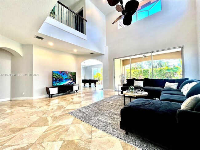 Building Photo - 854 Hollywood Blvd