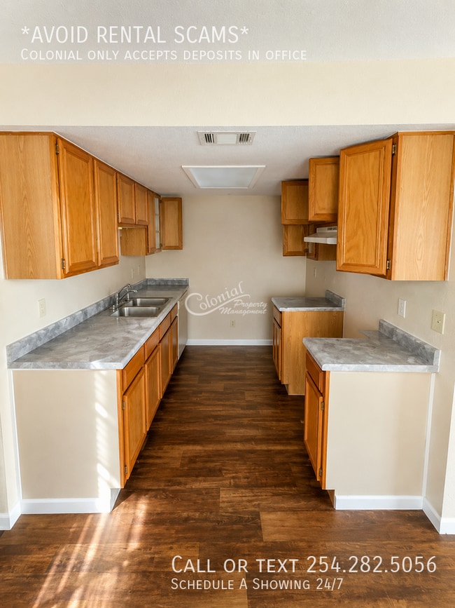 Building Photo - 1305 Monroe Loop