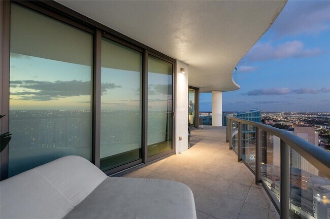 Building Photo - 100 E Las Olas Blvd