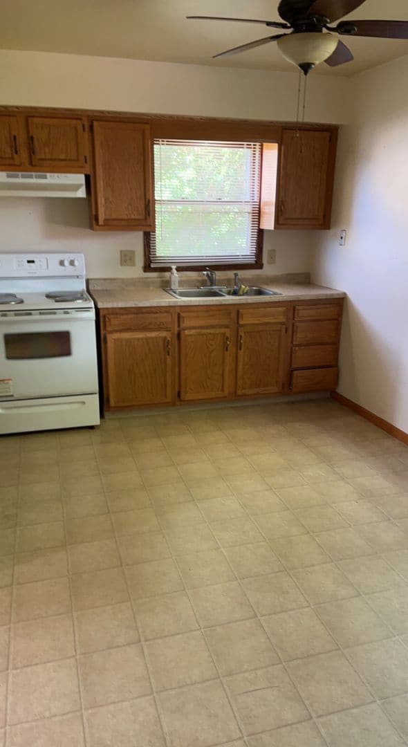 Building Photo - 242