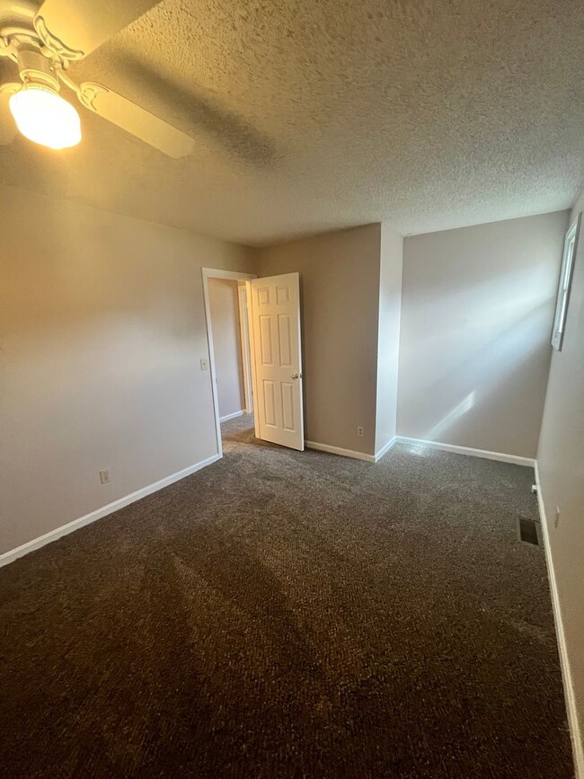 Building Photo - 3 Bed 2 Bath Home Available for Rent in Ne...