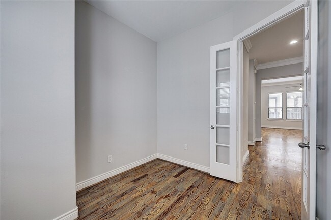 Building Photo - 3245 Maxroy St