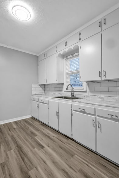 Building Photo - 3860 Dodge St