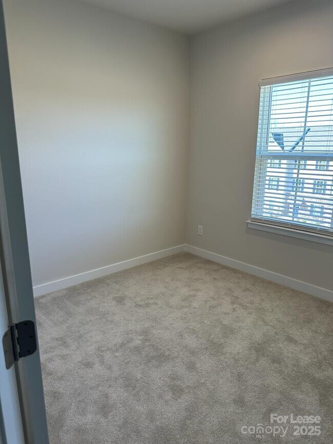 Building Photo - 1728 Aspire St