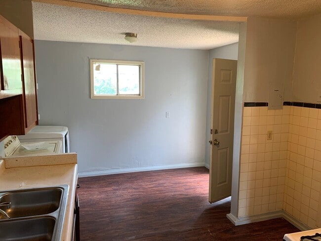 Building Photo - 1610 Ozan St