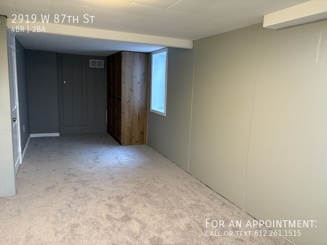 Building Photo - 2919 W 87th St