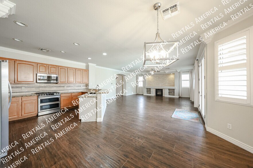 Building Photo - 3920 E Remington Dr