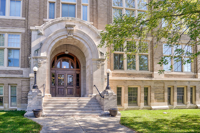 Building Photo - Washington School