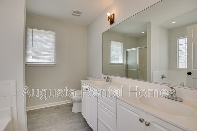 Building Photo - 409 Urial Dr