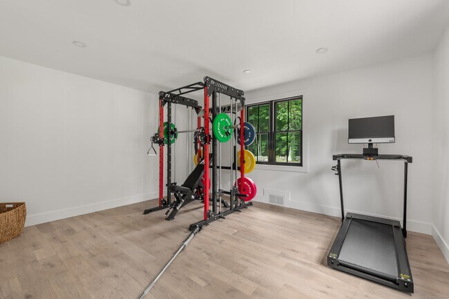 Building Photo - 372 Tucker Hill Rd