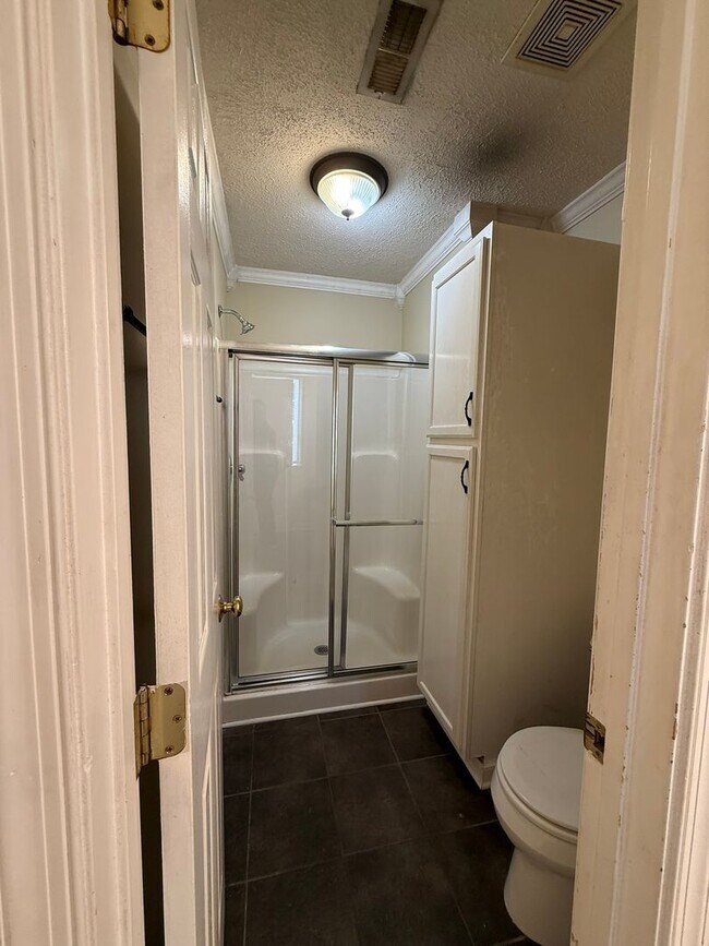 Building Photo - 3-bedroom 3.5 bath townhouse $500 off first month's rent