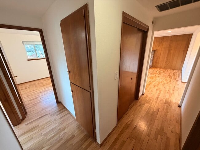 Building Photo - Beautiful Family Home in Tacoma!