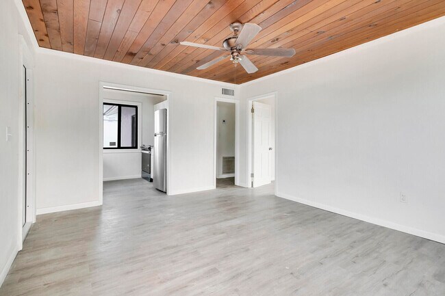 Building Photo - 652 Hernando St