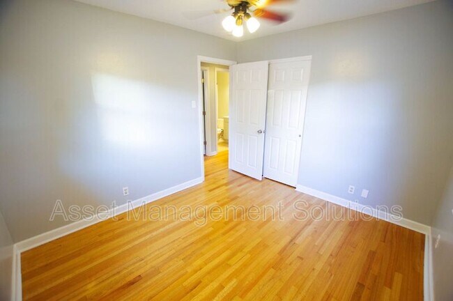 Building Photo - 723 Riderwood Dr