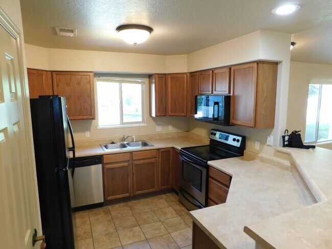 Building Photo - Home in Cottonwood Sub-Division