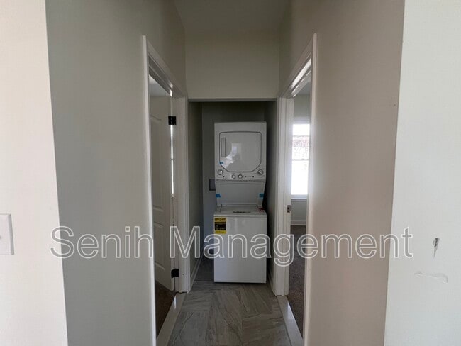 Building Photo - 2972 Field St