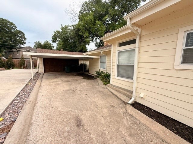 Building Photo - 837 Northwood Rd