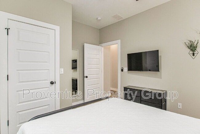 Building Photo - 1018 N D St