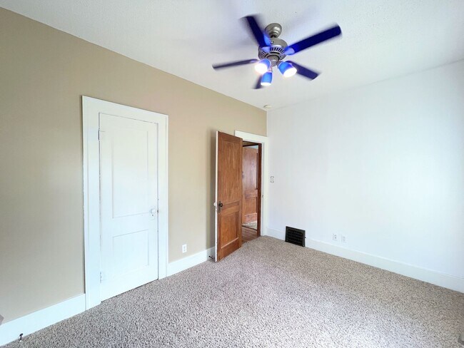 Building Photo - Spacious 3 bedroom home with finished base...