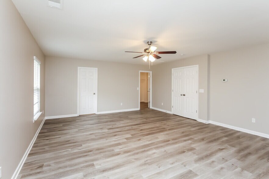 Building Photo - 315 Yellow Iris Rd SE