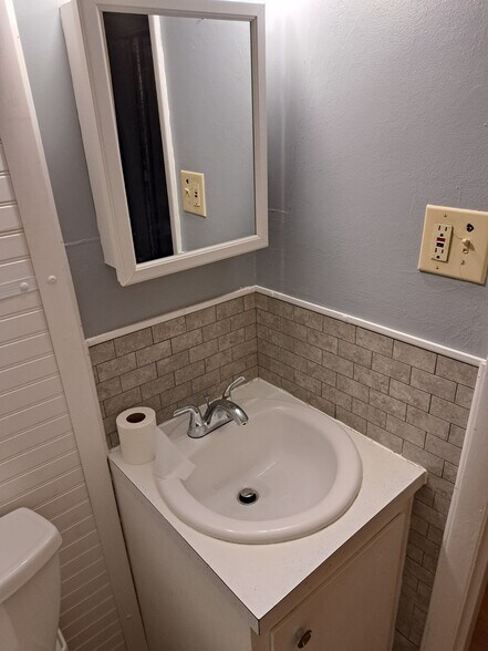 Building Photo - 1319 Chardon Ct