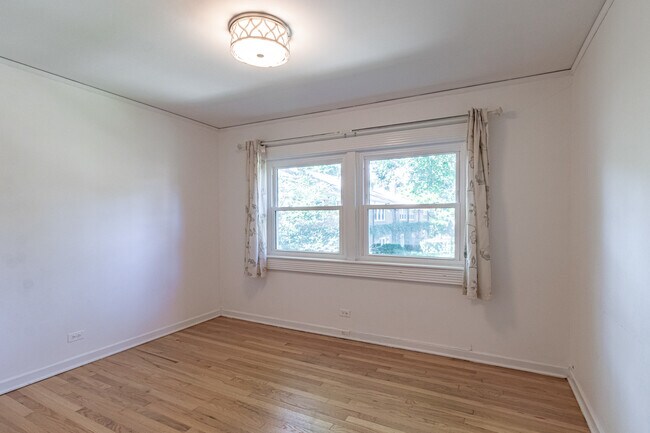 Building Photo - 605 4th St