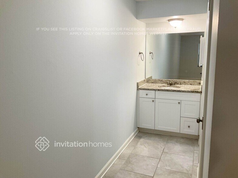 Building Photo - 810 Sandalwood Dr