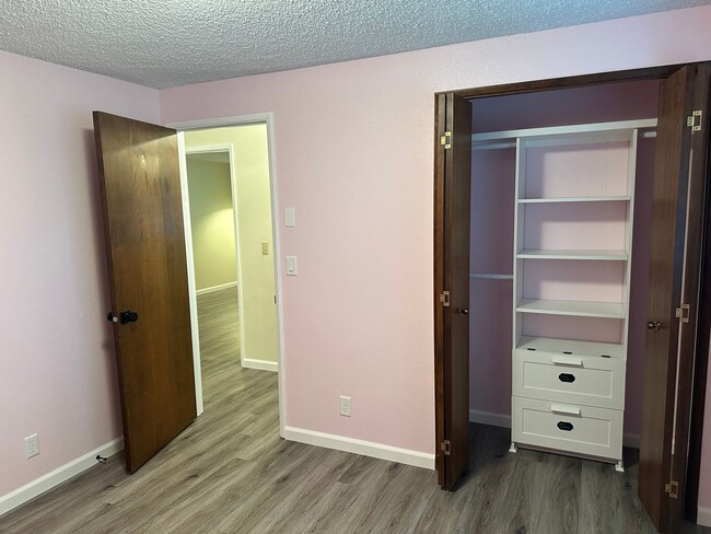 Building Photo - Beautiful 3 bedroom 2 bathroom house in a ...