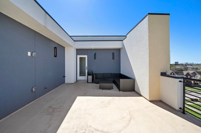 Building Photo - 3515 Hutchins St