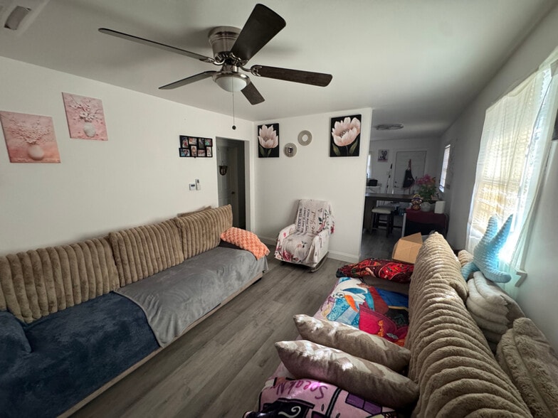 Building Photo - 235 E Olive St