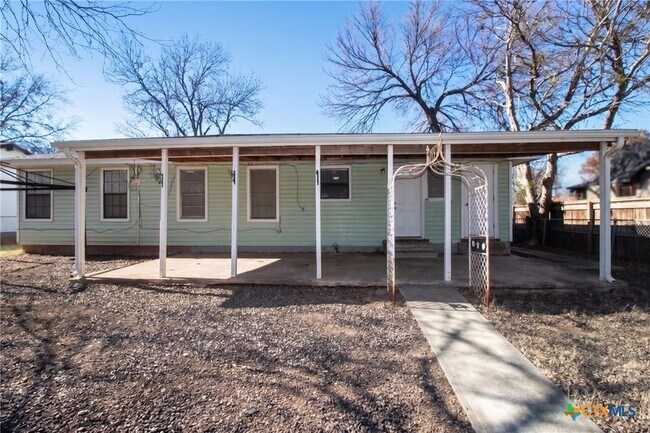 Building Photo - 709 S 11th St