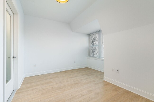 Building Photo - 18 E Lancaster Ave