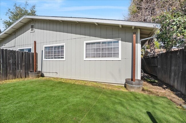 Building Photo - 4006-4008 Tricia Way