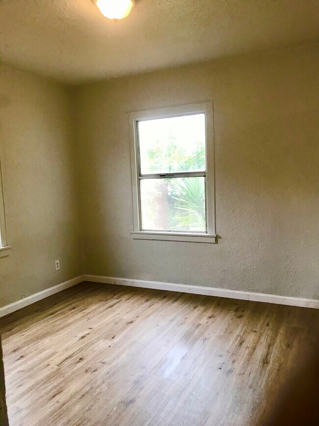 Building Photo - 2127 B St