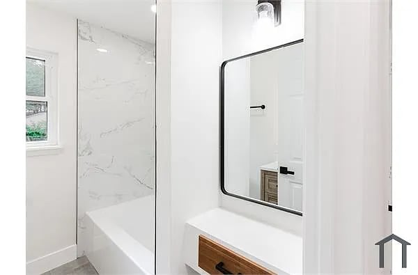 Building Photo - 10307 Pinecrest Dr