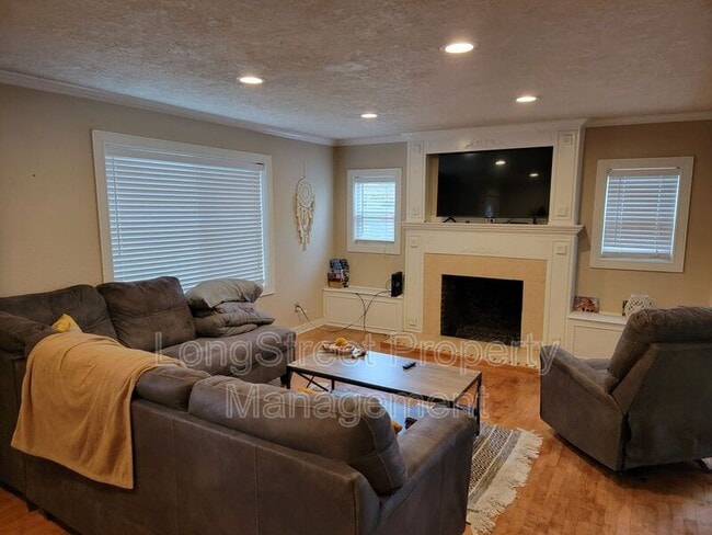 Building Photo - 943 NW 11th St