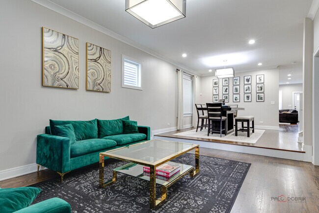 Building Photo - 3931 S Wells St