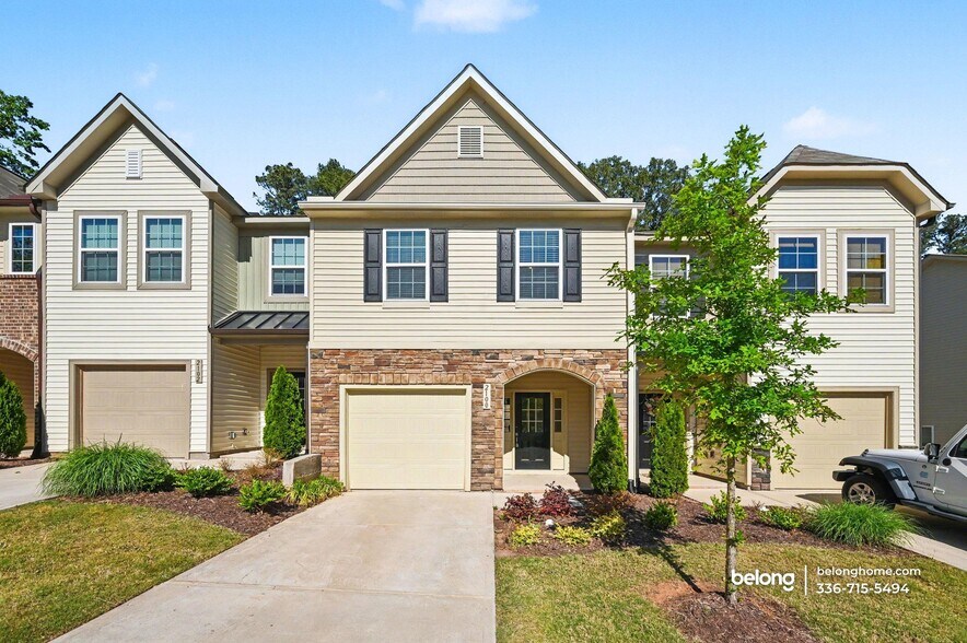 Building Photo - 2100 Solana Wds Dr