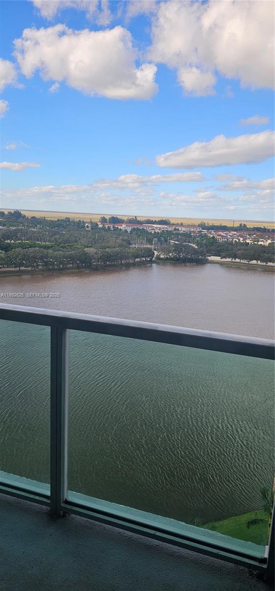 Building Photo - 2681 N Flamingo Rd