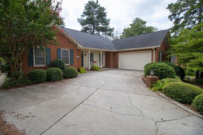 Building Photo - 2220 Montclair Dr