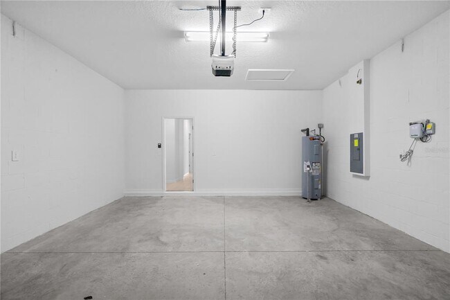 Building Photo - 18170 Pleasantview Blvd