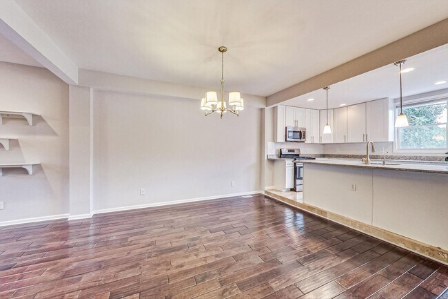 Building Photo - Coming Soon! Gorgeous 4 Bed + 3.5 Ba totally renovated row home in Columbia Heights