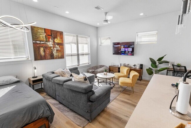 Building Photo - 6740 Peerless St