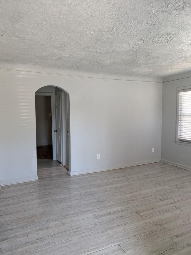 Building Photo - 16701 Stahelin Ave